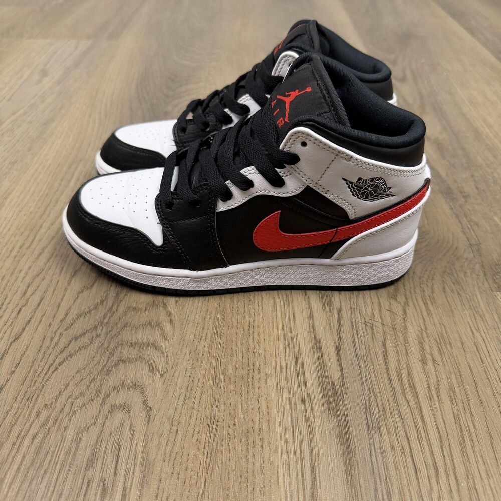 Air Jordan 1 Mid Shoes Youth Size 3.5Y Black White Red GS Sneakers 554725-075 - Picture 3 of 8